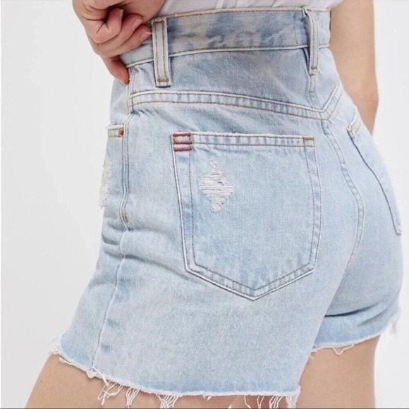 UO Urban outfitters BDG Girlfriend High Rise Denim Shorts Distressed Hem S 26 - Picture 1 of 15